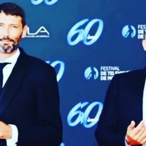 Laurent Kerusoré Instagram - Comme moi, mes amis ne manquent pas d’autodérision. Je les aime aussi pour ça @elodievarletofficiel @leafrancoisoff @davidbanoff @festivaltvmonte_carlo #festival #redcarpet #autoderision #instahappy #tapirouge #videooftheday