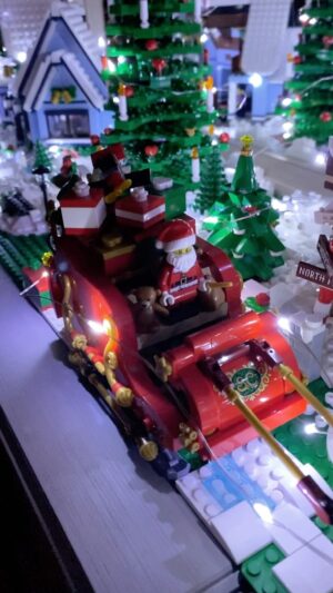 Laurent Kerusoré Instagram - Je vous présente mes legos de noël… il n’y a pas d’âge pour jouer. Et pour moi jouer c’est aussi rêver… @lego @legofrance_official @legolanddeutschlandresort #lego #legocreator #legoideas #villagedenoël #noël #joyeuxnoël #rêver #jouet #merrychristmas #christmastree #sapindenoël #🎄