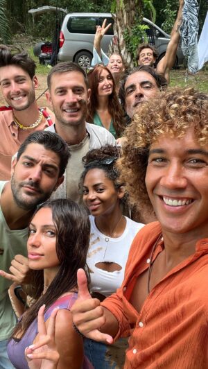 Laurent Maistret Instagram - À l’approche de la fin des apprentis aventuriers, j’en profite pour mettre un making off et remercier tous les candidats pour leur gentillesse et pour la complicité que nous avons créée pendant ce tournage. 🎬📸
Merci à vous les copains. 🙏🏾❤️🌴
J’ai peut-être été un peu taquin mais mon objectif c’était votre plus grand bien. 😜 

#lesapprentisaventuriers @w9officiel
