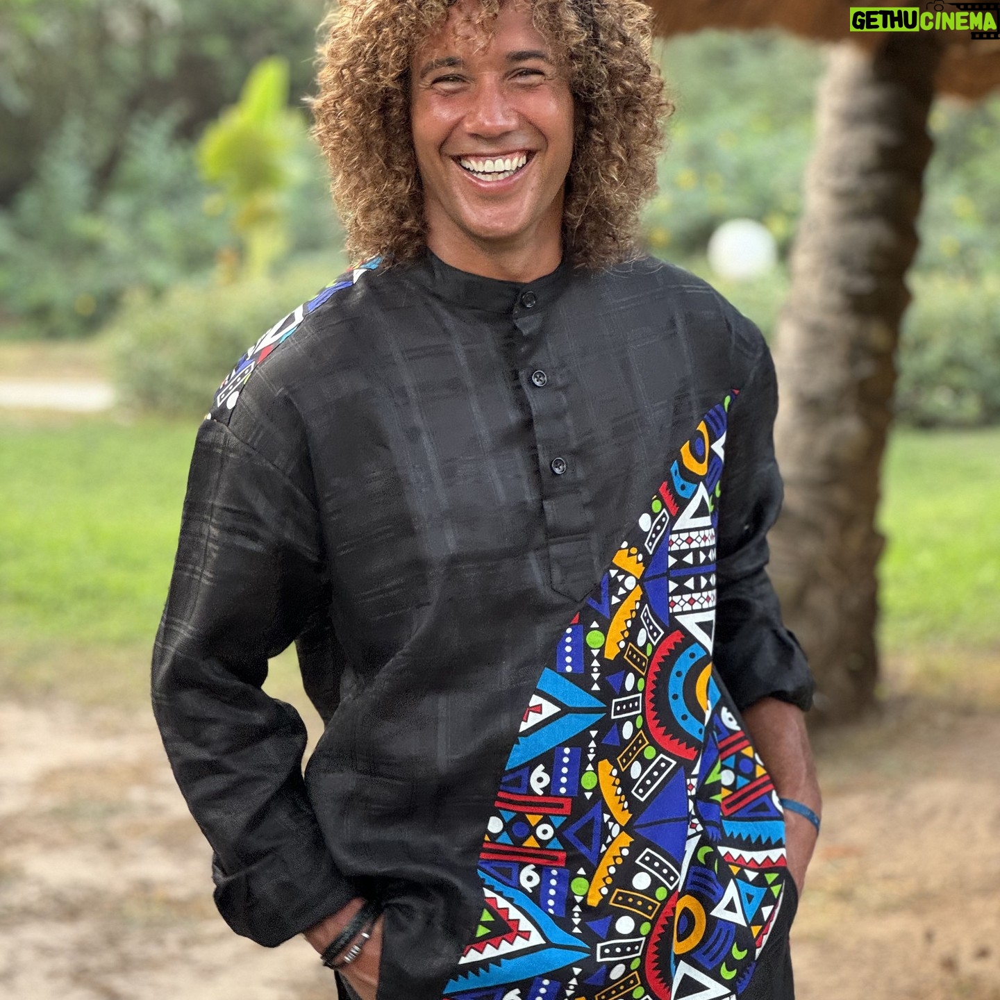 Laurent Maistret - 6K Likes - Vous êtes plutôt montagne ou plage? 🏔️ ou 🏝️
Le mois dernier j'ai eu la chance d'aller faire du ski à Val d'Isère et de me baigner en Casamance au Sénégal et entre les deux mon cœur balance.
Un grand merci à Ski Lodge de m'avoir si bien accueilli et aux locaux de Cap Skiring pour leur gentillesse. 🙏🏾❤️
#ski #montagne #senegal @villagemontana #partenariatnonrémunéré