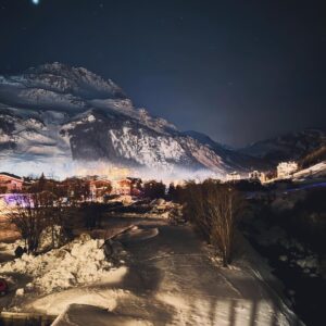 Laurent Maistret Instagram - Vous êtes plutôt montagne ou plage? 🏔️ ou 🏝️

Le mois dernier j'ai eu la chance d'aller faire du ski à Val d'Isère et de me baigner en Casamance au Sénégal et entre les deux mon cœur balance.

Un grand merci à Ski Lodge de m'avoir si bien accueilli et aux locaux de Cap Skiring pour leur gentillesse. 🙏🏾❤️

#ski #montagne #senegal @villagemontana #partenariatnonrémunéré