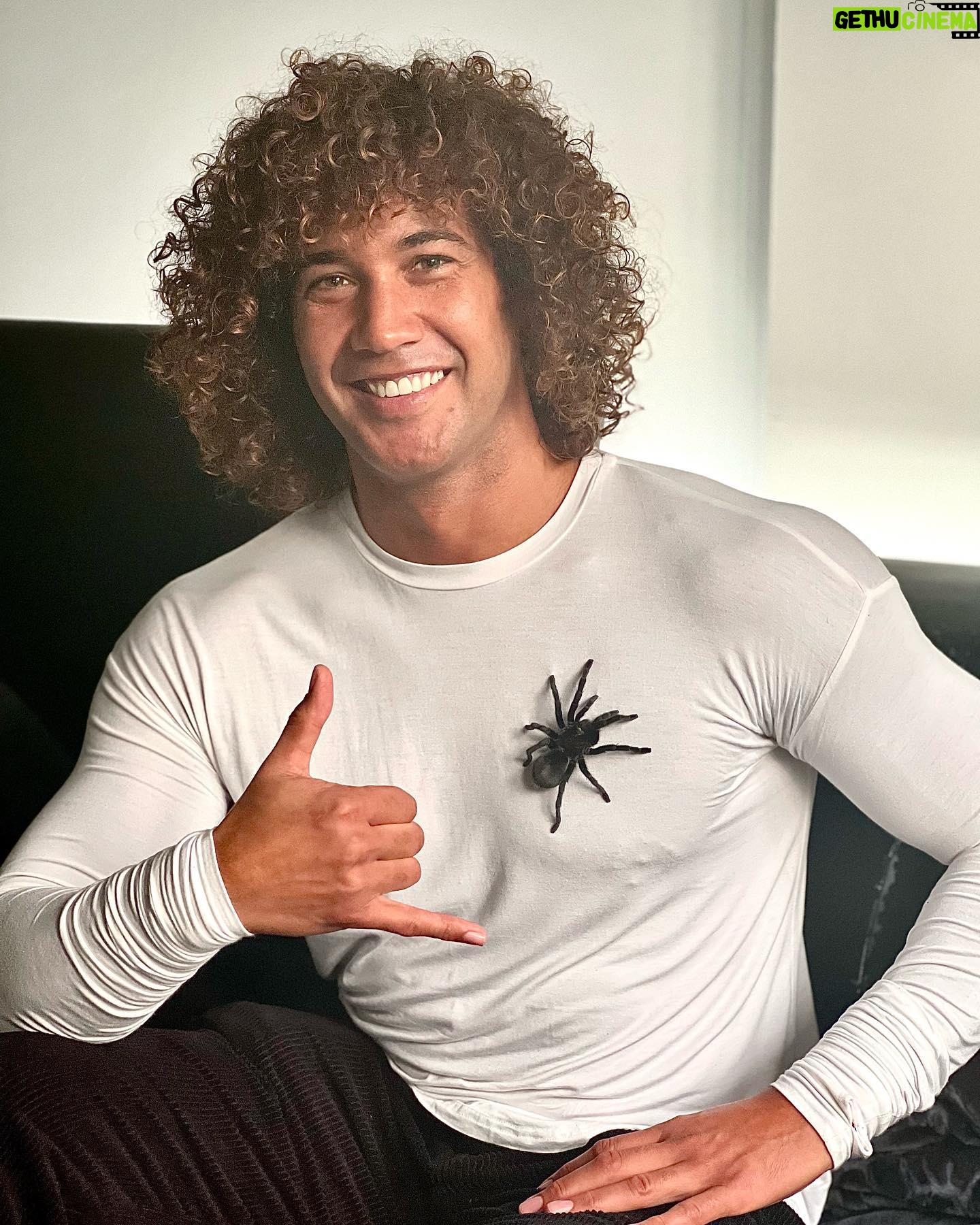Laurent Maistret - 6.5K Likes - Merci 2022 ❤️
Je vous souhaite une excellente année 2023 🫶🏽
La Santé, le sourire et que des choses positives !!
Merci encore à vous qui me suivez dans toutes mes folies, mon délire, mon univers. Merci pour ces messages que je reçois et votre soutiens 🙏🏾
