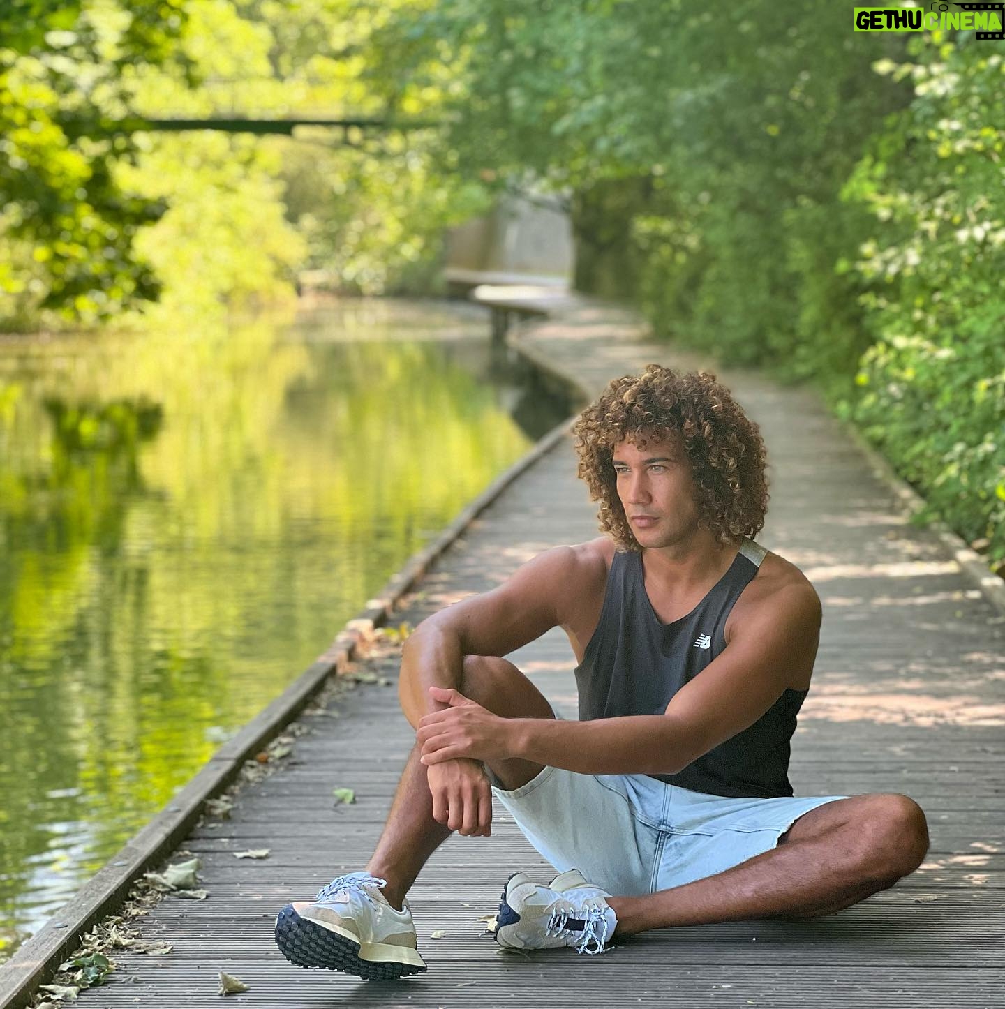 Laurent Maistret - 6.2K Likes - Petit break pour profiter de la nature 🍀🍃Tu préfères faire du sport en intérieur ou en extérieur?
#nature #outdoor #taketime #relax