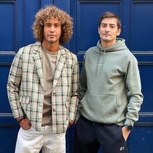 Laurent Maistret Instagram - Journée mode 👕👖🧥
Vous aviez l'habitude de nous voir dans un contexte un peu moins habillé. Cette fois-ci, avec le @claude_kohlanta, on s'est fait une journée shopping durant cette journée ensoleillée à Paris (Oui c'est rare). 
Si vous avez de bonnes adresses, n'hésitez pas à les partager 🤙🏾.

Ma veste: @noisymay 
Son sweat: @selectedhomme