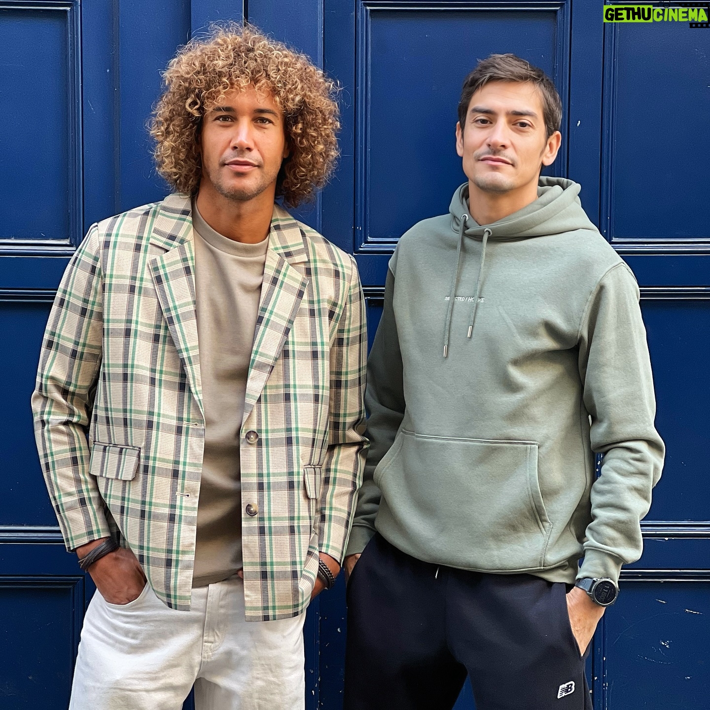 Laurent Maistret - 12.2K Likes - Journée mode 👕👖🧥
Vous aviez l'habitude de nous voir dans un contexte un peu moins habillé. Cette fois-ci, avec le @claude_kohlanta, on s'est fait une journée shopping durant cette journée ensoleillée à Paris (Oui c'est rare).
Si vous avez de bonnes adresses, n'hésitez pas à les partager 🤙🏾.
Ma veste: @noisymay
Son sweat: @selectedhomme