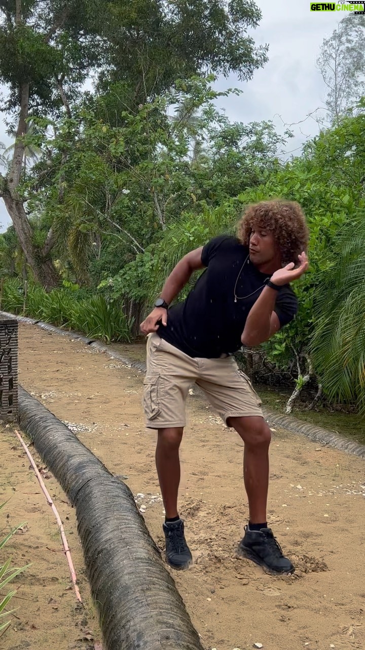 Laurent Maistret - 6.2K Likes - Quand il pleut, rien ne vaut qu’une bonne danse de la pluie ☔️ 🕺🏾 N’est-ce pas?
#danse #pluie #kickboxer #vandamme #fan #lesapprentisaventuriers