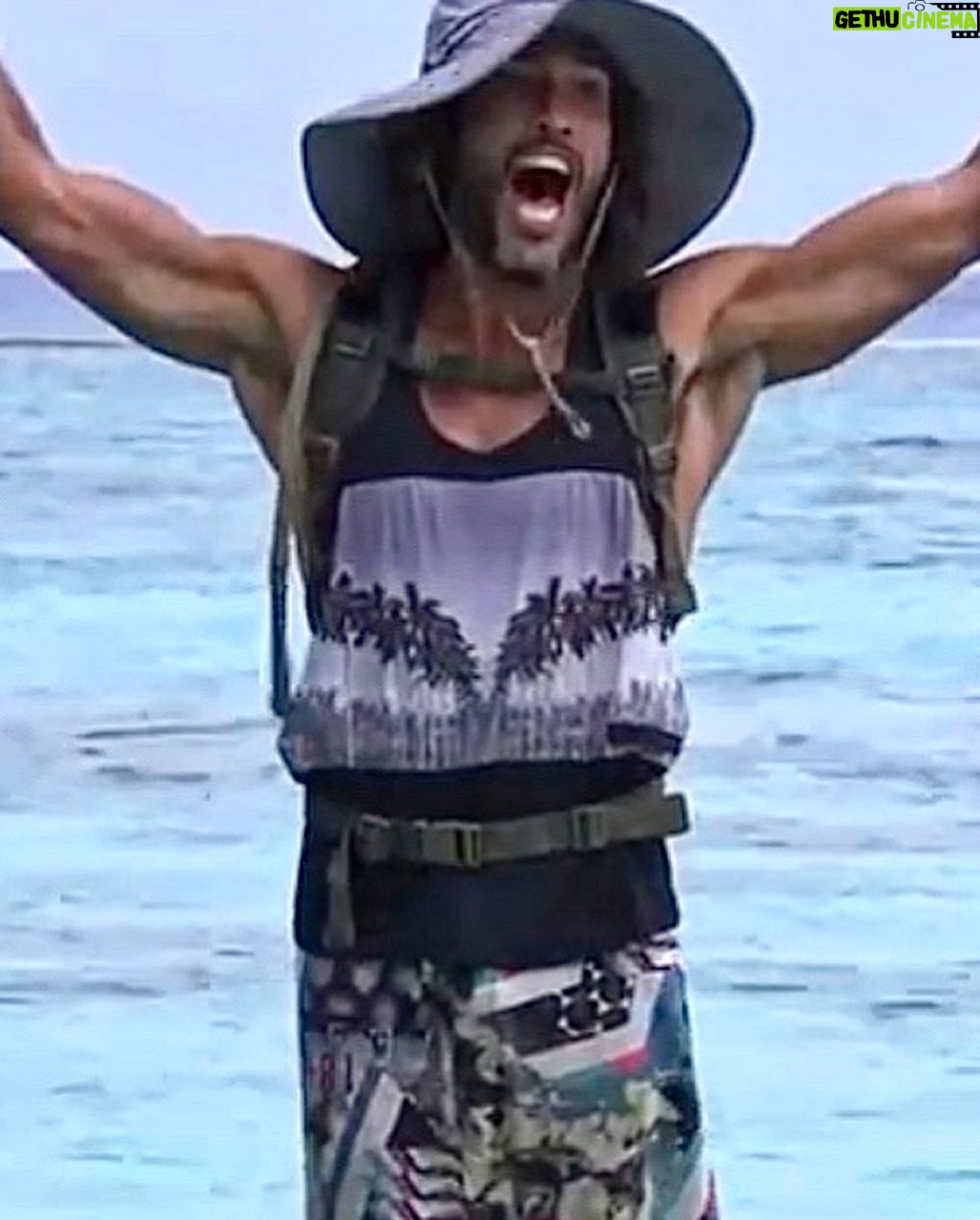 Laurent Maistret - 15.9K Likes - Ce soir c’est la fameuse épreuve des poteaux dans Koh Lanta 🌴
Au total je suis resté dessus un peu plus de 7h40, à avoir chaud, à t’ennuyer, à te faire pipi dessus, à chanter et à rester concentrer et espérant que les autres tombent.
Une grosse pensée à tous les aventuriers restants du Totem maudit. Et surtout bon courage.