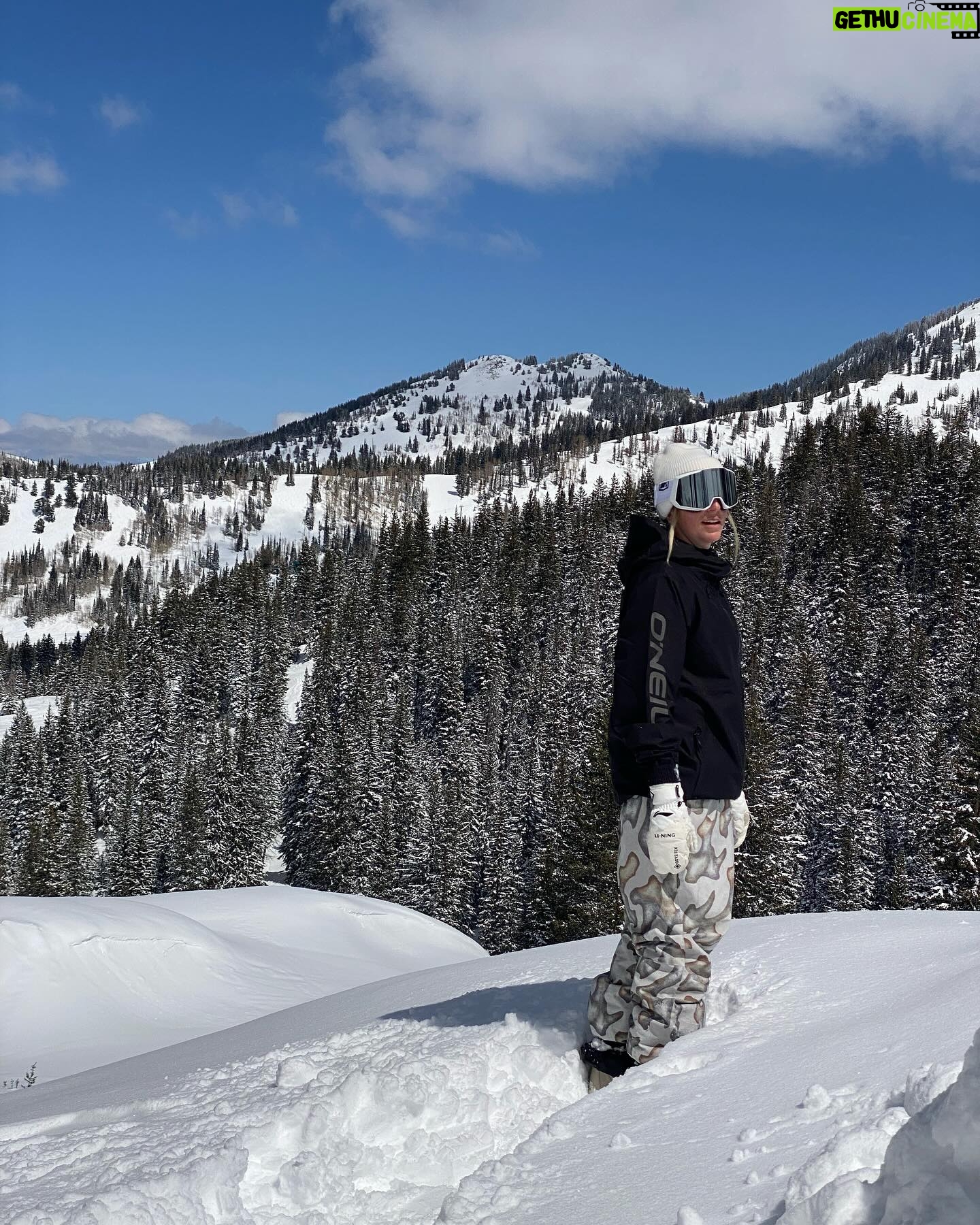 Laurie Blouin - 3.4K Likes - Thank you @nitro_snowboards for such a fun week❤️🔥 #Snowboarding #Brighton #Utah