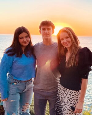 Laurie Fortier Instagram - Grateful for my two homies❤️🍁🦃
.
.
.
#gratitude #thankful #thanksgiving #love #my #kids #sunset 
#lagunabeach #family
#onlyonelife