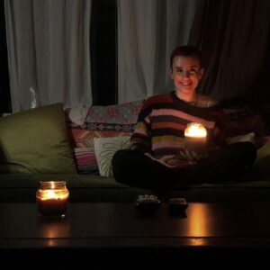 Laurie Penny Instagram - About to watch #hauntingofblymanor #thobm on Netflix. This is my very very first time watching something I worked on on the actual telly! (Picture by @davidboardergiles <3)