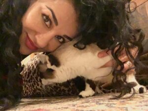 Layla Alizada Instagram - That time I tried to take a selfie with the Sushinator and she ditched me for her tunnel #tbt❤️ #catlife