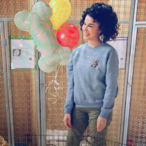 Layla Alizada Instagram - Loved getting to be a part of this uplifting show and hang out with some furry friends. All episodes streaming on #appletvplus 🐾 Here are some BTS pics!