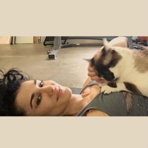 Layla Alizada Instagram - Post workout stretches and scratches with this one 🐱 #sushithecat #workout #stayactive #stayhealthy