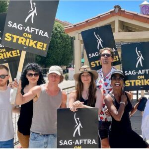 Layla Alizada Instagram - Picketing with some of favorite people ❤️ #sagstrike #wgastrong #sagaftrastrong