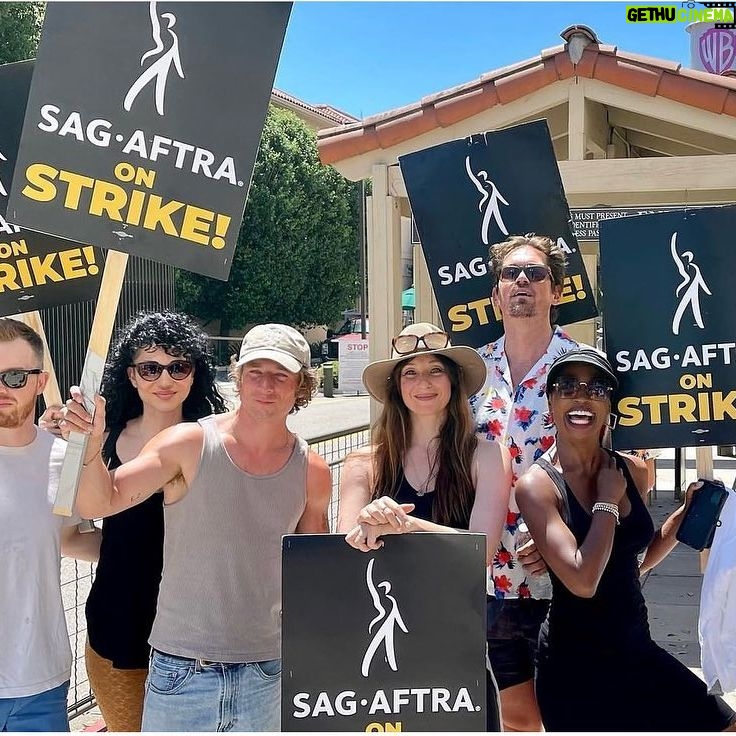 Layla Alizada - 4.7K Likes - Picketing with some of favorite people ❤️ #sagstrike #wgastrong #sagaftrastrong