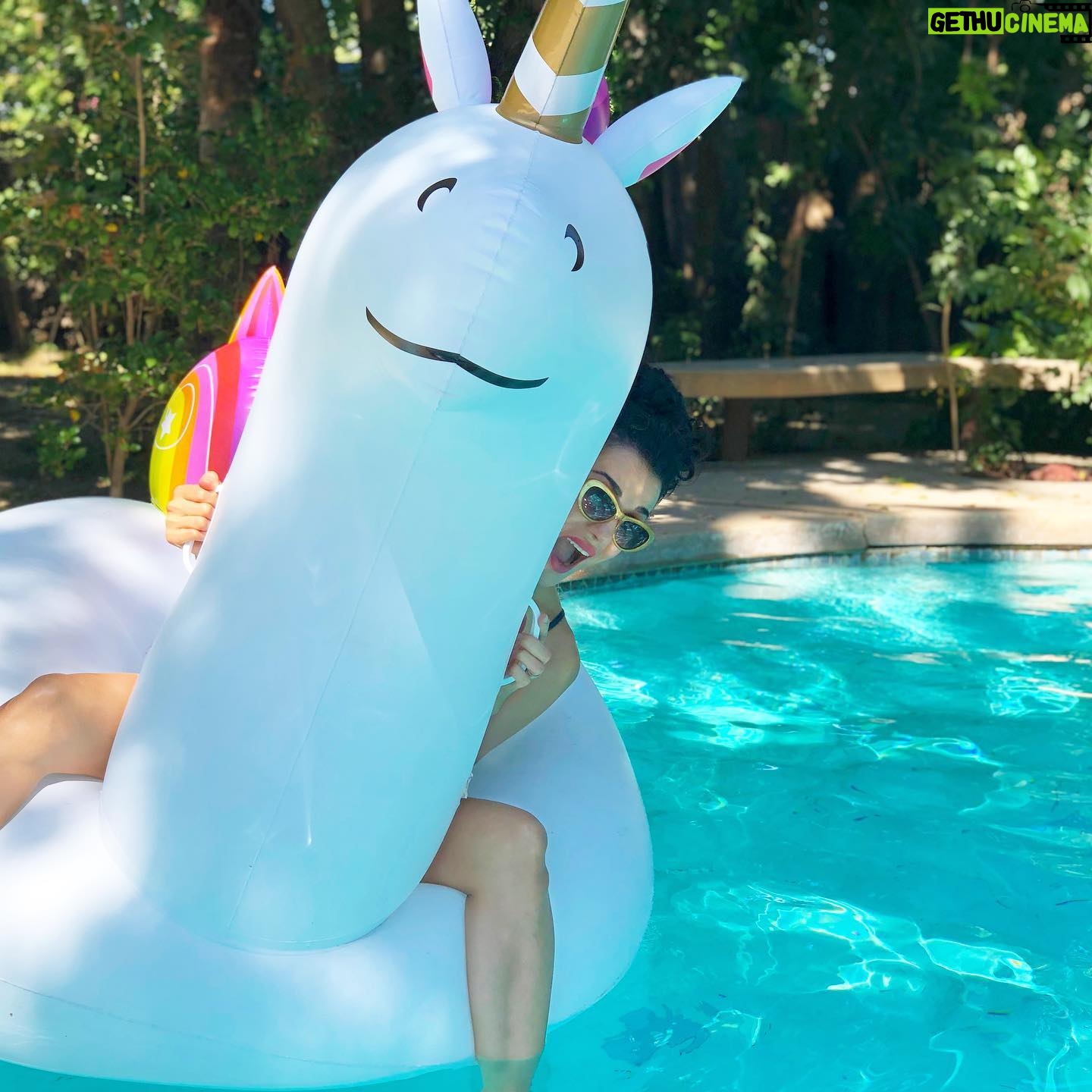 Layla Alizada - 3.5K Likes - #summertime #poolday #funinthesun