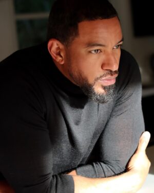 Laz Alonso Instagram - I like when @jencooperphoto starts snapping away & I don’t know she is. Some of my favorites came from candid moments.  Do you hate posing for pics as much as I do? 🤢