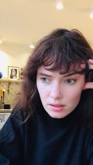Léa Bonneau Instagram - POV : t’essayes de joindre l’administration de Paris.