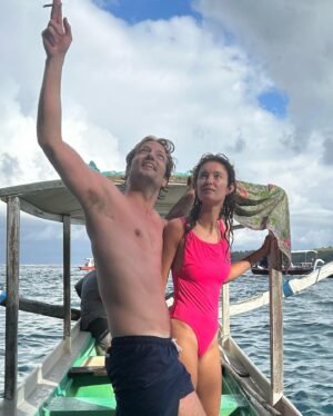 Léa Bonneau Instagram - Magic island 🦈