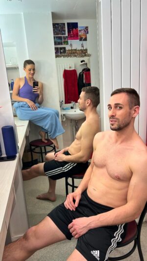 Lea Toran Jenner Instagram - Dressing room tour at the Moulin Rouge in Paris 💃😄 credits to @fran6perr0 who spent hours cleaning it up and making it look cute. Duo Unity @duounity is back baby 🙌 

#duounity #dressingroomtour #moulinrougeparis