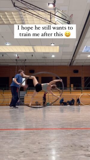 Lea Toran Jenner Instagram - My foot slipped 😅 I’m SO sorry @djtuxeedo 
#cyrwheel #cyrwheeltraining
