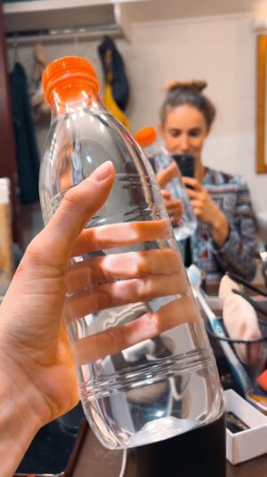 Lea Toran Jenner Instagram - How much water would you have guessed? 💧 I have to admit, that day was a very hot day in Paris and it usually varies between 2 & 3 liters.