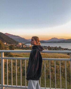 Lea Zoë Voss Instagram - Sonntag, 20:15 Uhr! Tatort.