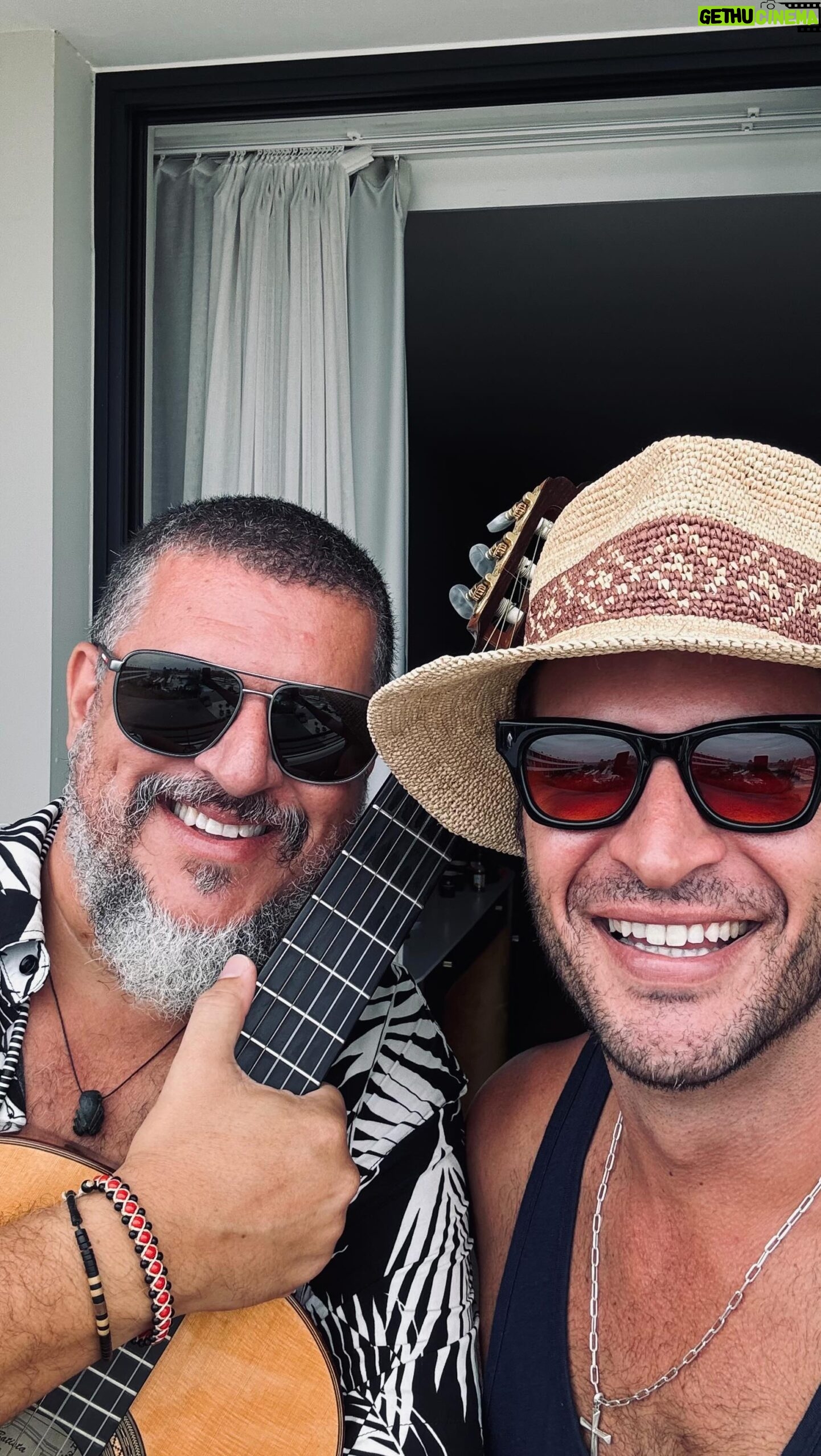 Leandro Lima - 5.9K Likes - Na escola do Ben , eu e @seupereira aqui em #curacao dando a luz a cheirosa gostaram ?