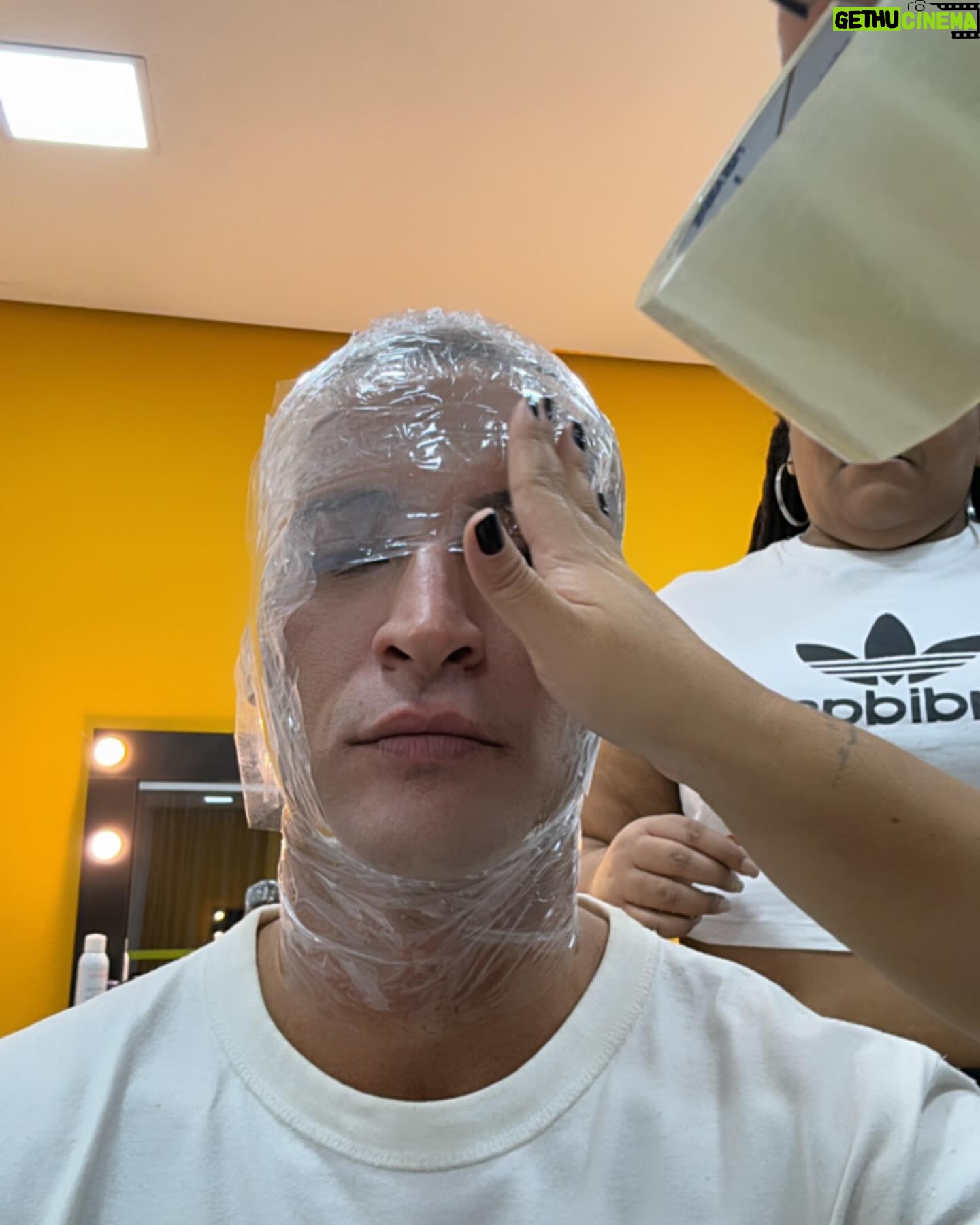 Leandro Lima - 6.4K Likes - Dump da semana
Bigodin
Mudança. @flavialucini com @julianoezuel @studiociscodesign Sobre nós dois Thelma e Louise com @igoregypto @gaslightnoteatro Força na peruca