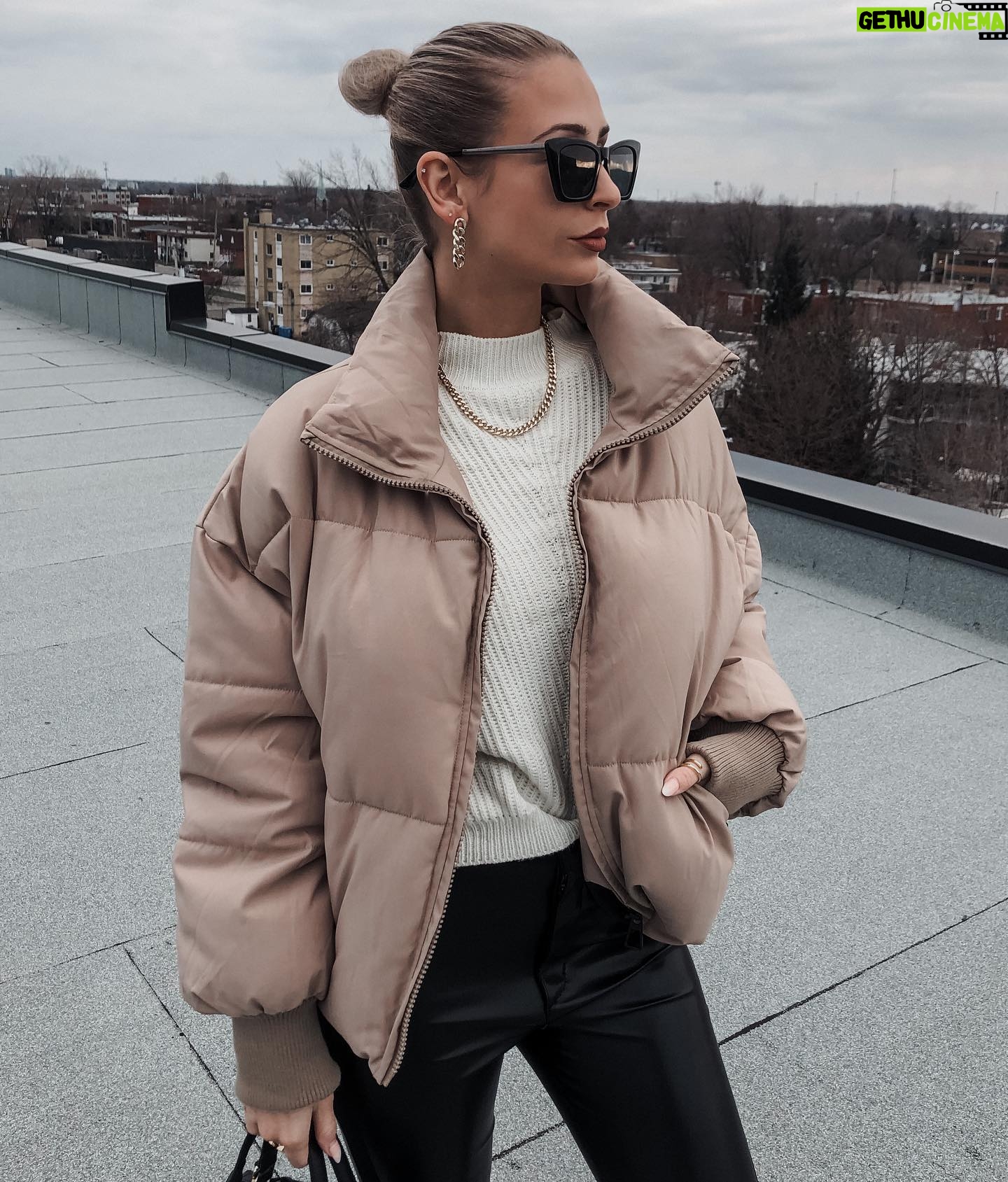 Léanne Lévesque - 596 Likes - La saison des manteaux qui commence 🥶