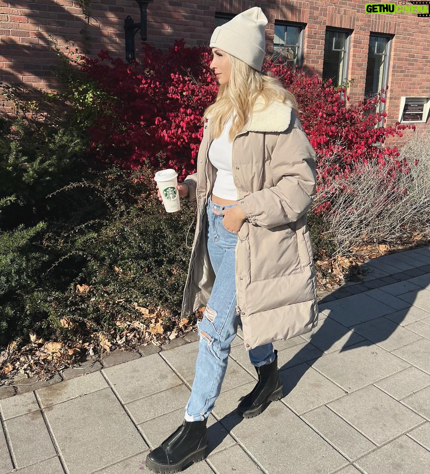 Léanne Lévesque - 268 Likes - Walk straight ahead with a golden state of mind ✨