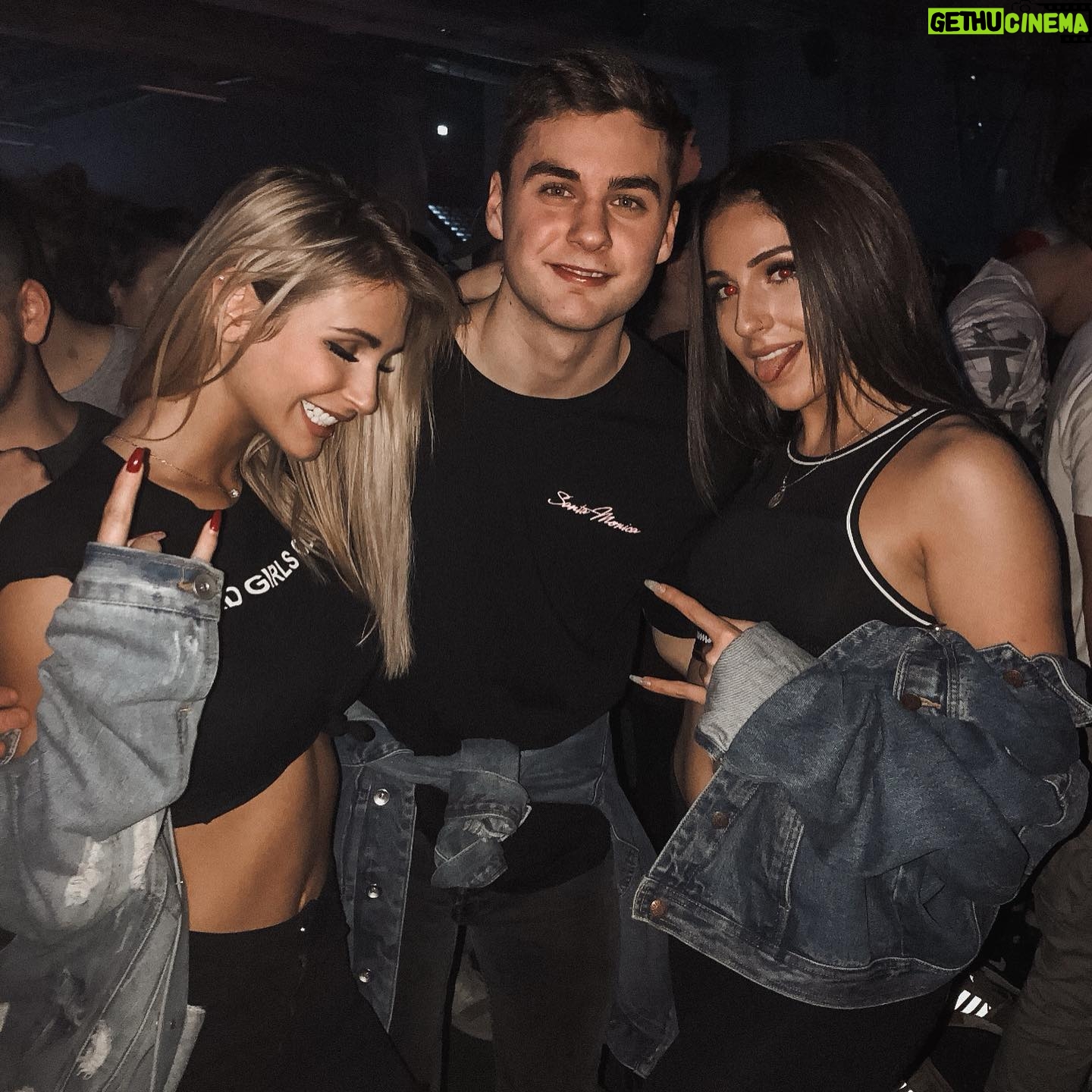 Léanne Lévesque - 879 Likes - Juste parce qu’aujourd’hui c’est le 29 décembre et que nous serions sensé être à notre événement national 🖤 @bass.ship Merci @welsh_promoteur d’avoir organisé cet event de fou chaque année, j’espère vraiment pouvoir revivre ça en force l’année prochaine ✨
