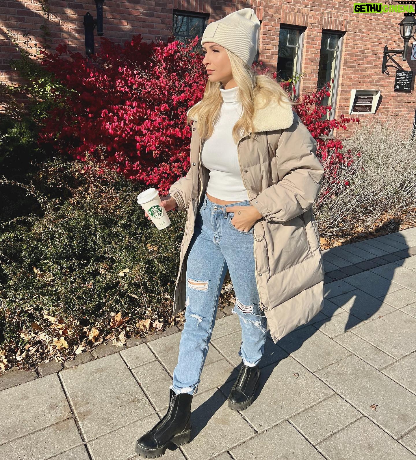 Léanne Lévesque - 268 Likes - Walk straight ahead with a golden state of mind ✨