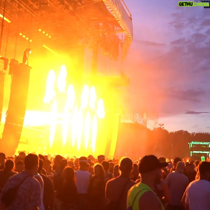 Léanne Lévesque - 422 Likes - Un petit tb à ce merveilleux été avec @montreal.tv et à la fois où j’ai interviewé le p’tit gars le plus nice de toute @ilesoniq 🔥