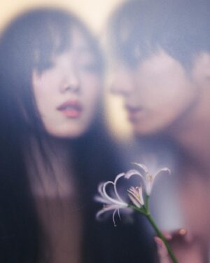 Lee Bom Instagram - 2023.03 ELLE KOREA 김영광 
#디즈니플러스 #사랑이라말해요 

❤️‍🩹

@aksakfn12 
@photokyj80 
@hairmon_ 
@imhrim