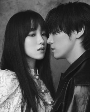 Lee Bom Instagram - 2023.03 ELLE KOREA 김영광 
#디즈니플러스 #사랑이라말해요 

❤️‍🩹

@aksakfn12 
@photokyj80 
@hairmon_ 
@imhrim