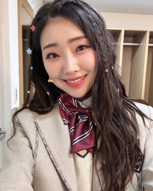 Lee Bom-so-ri Instagram - -
🌸4월은 너의 거짓말🌸
드디어 Open!
같이 기적을 만들어 나갈 사람~~~~💫
여기 여기 붙어라🙋‍♀️💗

“끝까지 달려 난 할 수 있어
두려운 오늘을 버티고
다시 찾아올 내 꿈을 믿어
내일의 내가 저기 서 있어
어두운 회색 하늘 아래
당당하게 빛을 내며 달려봐”

예술의 전당 CJ 토월극장,
2024.6.28~2024.08.25