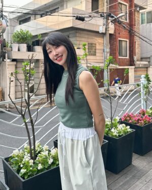 Lee Bom-so-ri Instagram - -
수소문 끝에 찾아간 @hair_micmac !

붙임머리는 난생 처음이었는데
정말 꼼꼼하고 친절하시고
무엇보다 똥손인 제가 머리 관리를 잘 못해도
붙인 티가 거의 안나 자연스럽다는 점이
너무나 만족하는 부분임미댜😍
감사해요 원장님💓

추천해준 금조(@keumjo_1217 )
사진찍어준 시인이(@poet.park )도
모두 고마오❤️