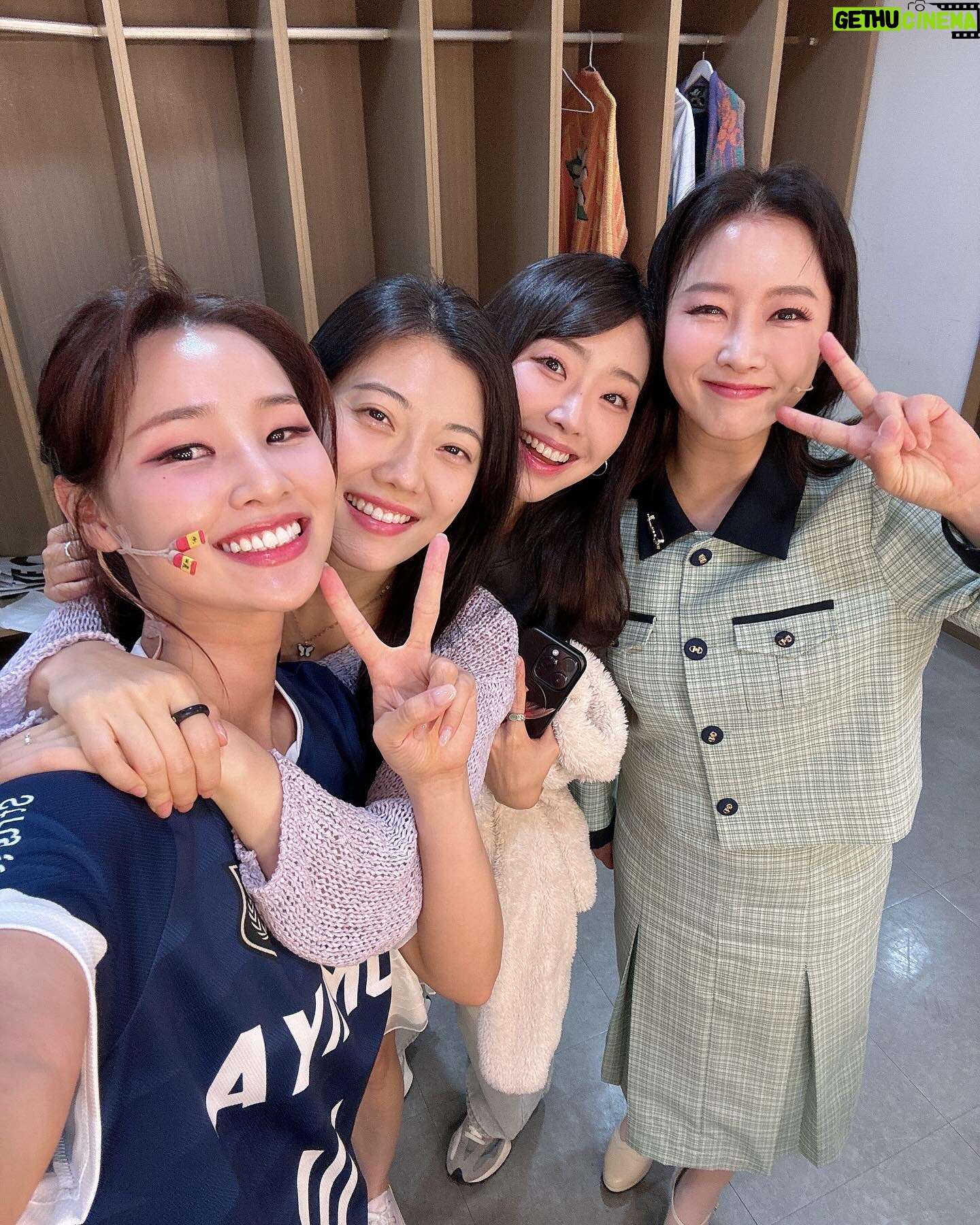 Lee Bom-so-ri - 3.7K Likes - -
🌸4월은 너의 거짓말🌸
드디어 Open!
같이 기적을 만들어 나갈 사람~~~~💫
여기 여기 붙어라🙋♀️💗
“끝까지 달려 난 할 수 있어
두려운 오늘을 버티고
다시 찾아올 내 꿈을 믿어
내일의 내가 저기 서 있어
어두운 회색 하늘 아래
당당하게 빛을 내며 달려봐”
예술의 전당 CJ 토월극장,
2024.6.28~2024.08.25