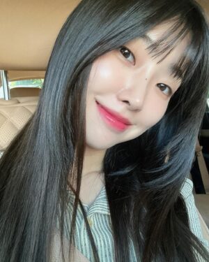 Lee Bom-so-ri Instagram - -
수소문 끝에 찾아간 @hair_micmac !

붙임머리는 난생 처음이었는데
정말 꼼꼼하고 친절하시고
무엇보다 똥손인 제가 머리 관리를 잘 못해도
붙인 티가 거의 안나 자연스럽다는 점이
너무나 만족하는 부분임미댜😍
감사해요 원장님💓

추천해준 금조(@keumjo_1217 )
사진찍어준 시인이(@poet.park )도
모두 고마오❤️