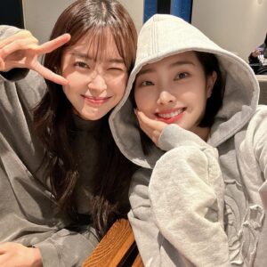 Lee Bom-so-ri Instagram - -
비로소 보낸다, 나의 지원!
너무 너무 소중한 우리 #야한사진관 팀!
모든 순간 감사했습니다😭
정말 많이 사랑해요❤️
그리고 끝까지 함께해준 모든 분들께도 감사를..🫶🏻