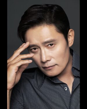Lee Byung-hun Instagram - 8월 9일 대개봉
#콘크리트유토피아 #CONCRETEUTOPIA