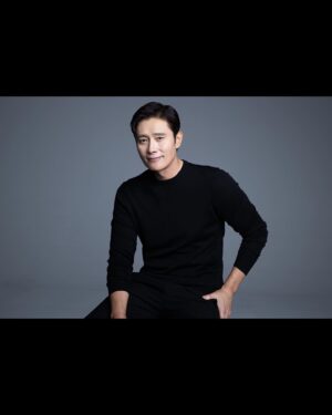 Lee Byung-hun Instagram - 8월 9일 대개봉
#콘크리트유토피아 #CONCRETEUTOPIA