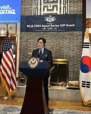 Lee Byung-hun Instagram - VISIT CALIFORNIA 
MLB WORLD TOUR SEOUL SERIES 2024

@visitcaliforniakorea #캘리포니아관광청 #UltimatePlayground