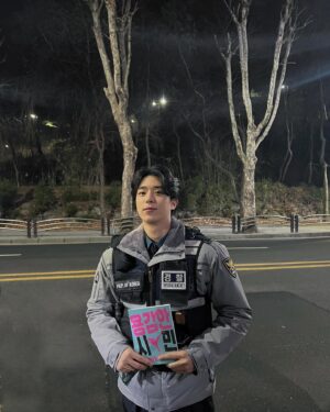 Lee Chan-hyung Instagram - #용감한시민 첫영화 개봉!