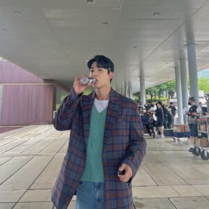 Lee Chan-hyung Instagram - #이두나 @netflixkr 
지세훈