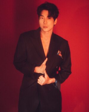 Lee Chang-min Instagram - 올해는 이 얼굴로 살겠습니다.
네컷 중 마지막
2023 Changmin's Profile photo Concept1.
@nikolauskim  @ssa9120