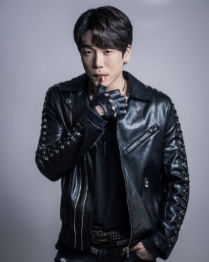 Lee Chang-min Instagram - 이제 남은 뮤지컬 공연 마지막 한번!!
토요일 낮 공연 마지막으로 불지르고
다시 가수&작곡가 모드로 컴백 하겠습니다.
그럼 이만 총총