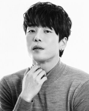 Lee Chang-min Instagram - 올해는 이 얼굴로 살겠습니다.
네컷 중 첫번째
2023 Changmin's Profile photo Concept1.
@nikolauskim  @ssa9120