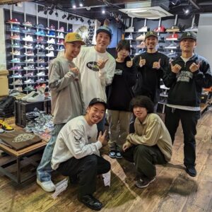 Lee Chang-min Instagram - めっちゃ愛されるチャンミン。
今回もすごく感謝してる。
何のために日本に来たのかはまだ言えないですが、僕の事を応援してくれるfanのみんなにはびっくりするほどのnews。僕の事を愛してくれる方々がいるこそ存在の理由が完成します。

今回日本のスケジュールの最後は大好きなアニキの店で終わった。

ではチャンミンはここで「ドロンさせていただきます」　今から韓国に帰ります
@the.networkbusiness.shop 
@atmos_japan 
サンキュー💕